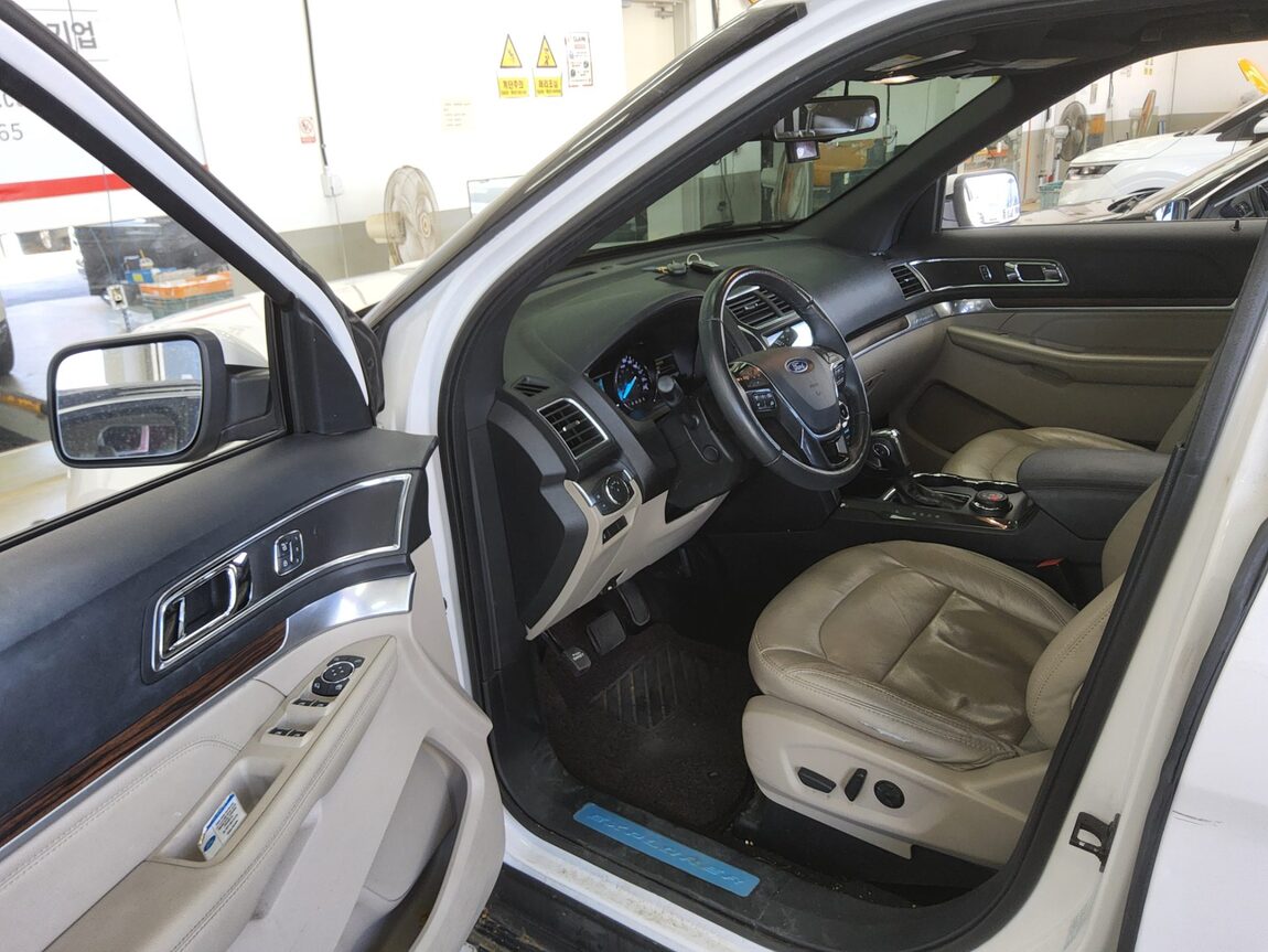 FORD EXPLORER (5TH GEN) 2.3 AWD LIMITED 2019 - zdjęcie 10