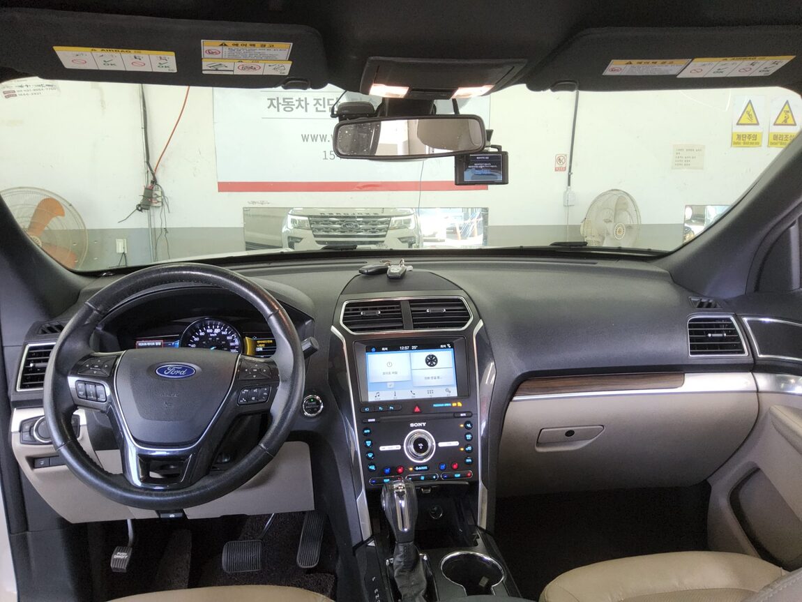FORD EXPLORER (5TH GEN) 2.3 AWD LIMITED 2019 - zdjęcie 11