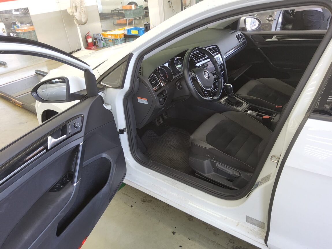 VOLKSWAGEN GOLF (7TH GEN) 1.6 TDI BLUEMOTION 2015 - zdjęcie 10