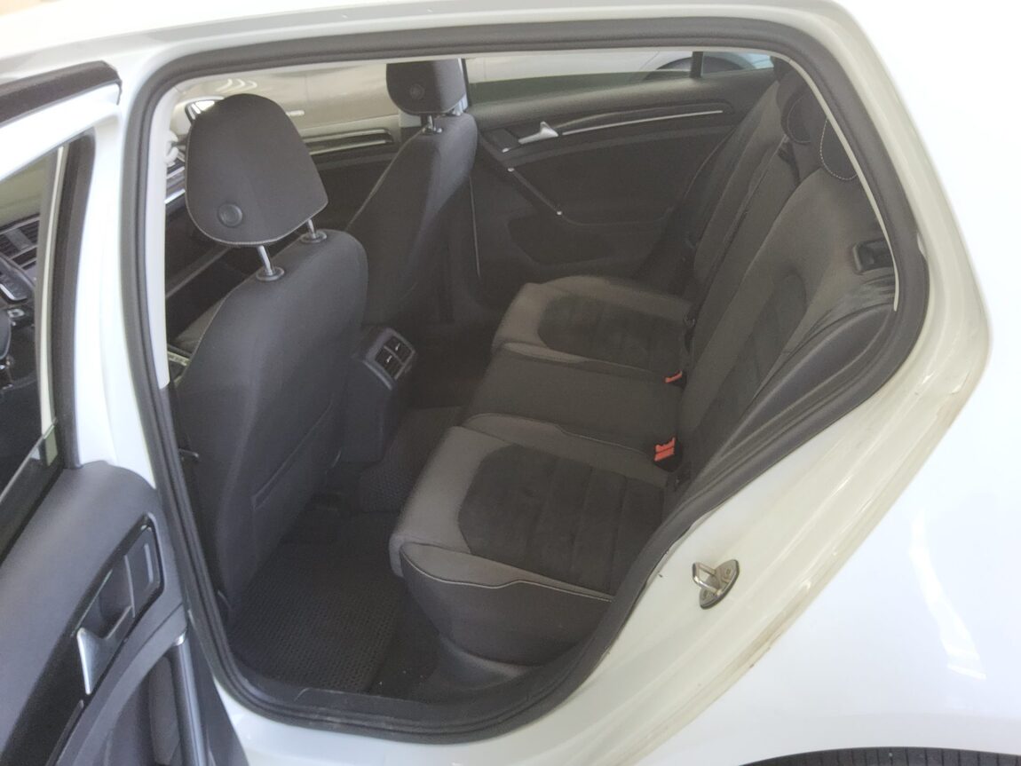 VOLKSWAGEN GOLF (7TH GEN) 1.6 TDI BLUEMOTION 2015 - zdjęcie 12