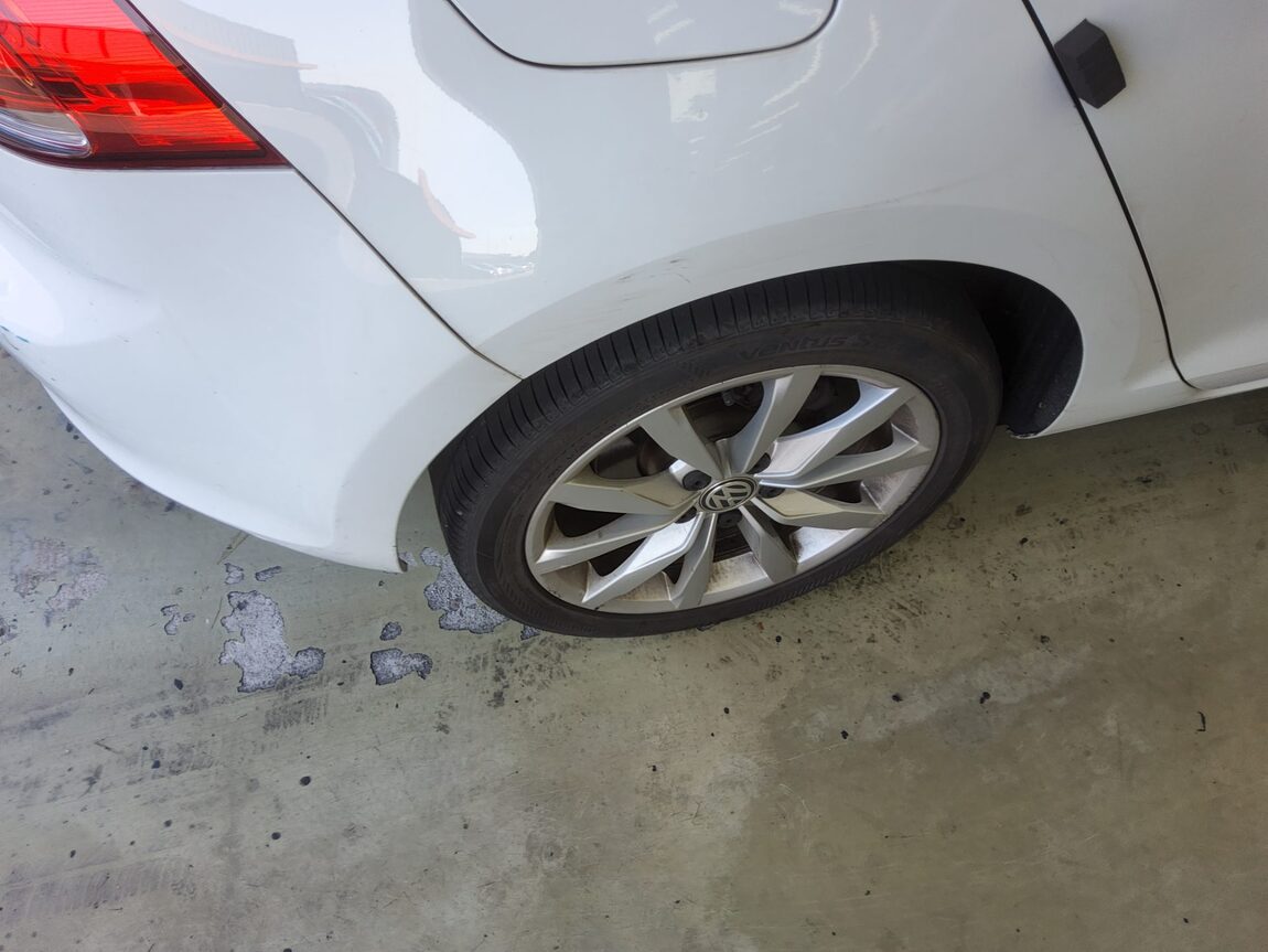 VOLKSWAGEN GOLF (7TH GEN) 1.6 TDI BLUEMOTION 2015 - zdjęcie 23