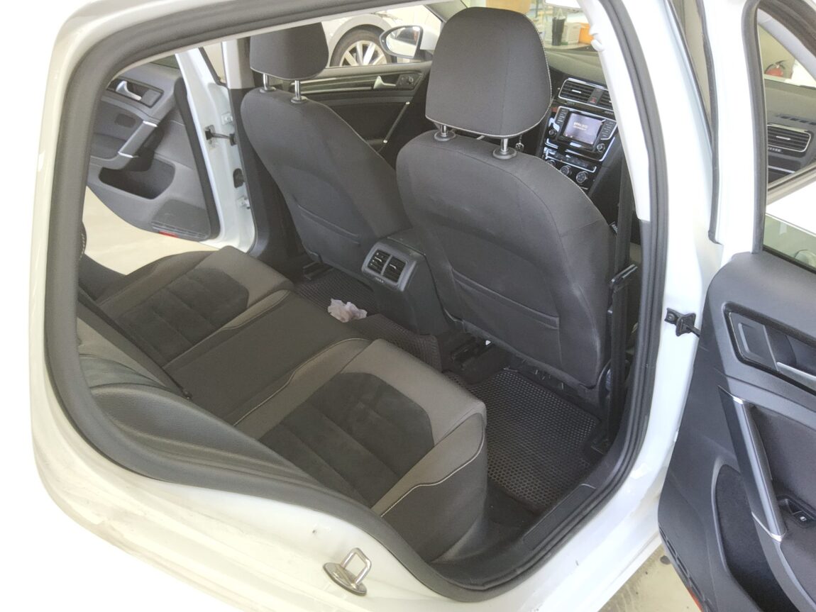 VOLKSWAGEN GOLF (7TH GEN) 1.6 TDI BLUEMOTION 2015 - zdjęcie 13