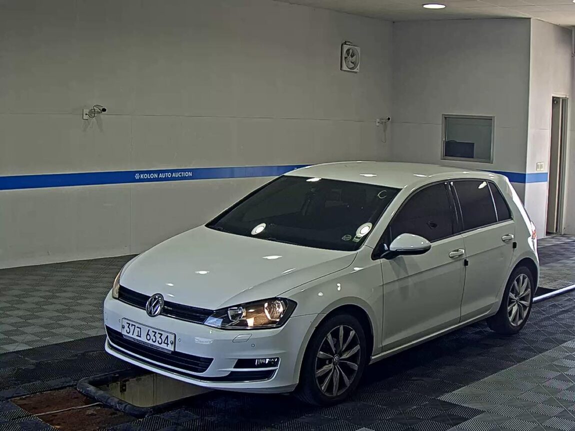 VOLKSWAGEN GOLF (7TH GEN) 1.6 TDI BLUEMOTION 2015 - zdjęcie 2