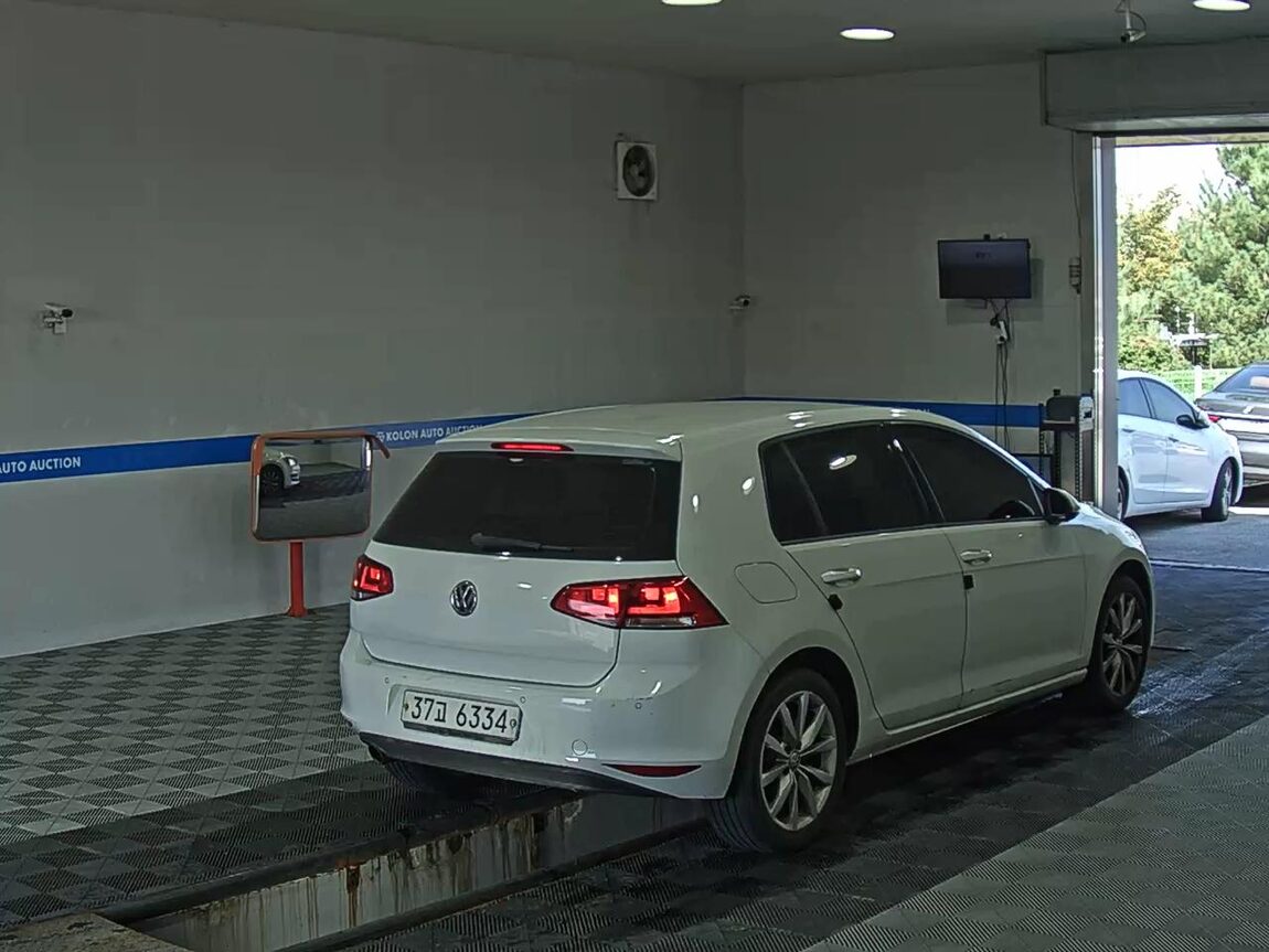 VOLKSWAGEN GOLF (7TH GEN) 1.6 TDI BLUEMOTION 2015 - zdjęcie 5
