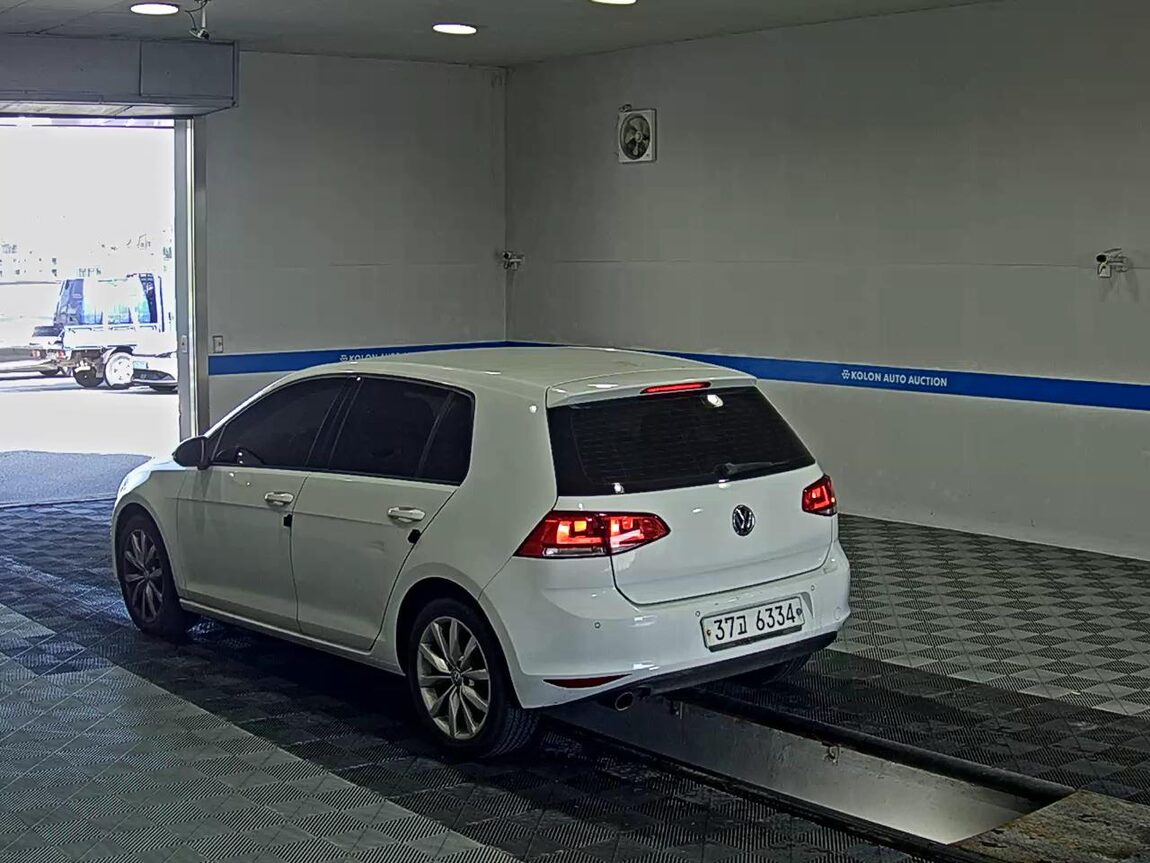 VOLKSWAGEN GOLF (7TH GEN) 1.6 TDI BLUEMOTION 2015 - zdjęcie 6