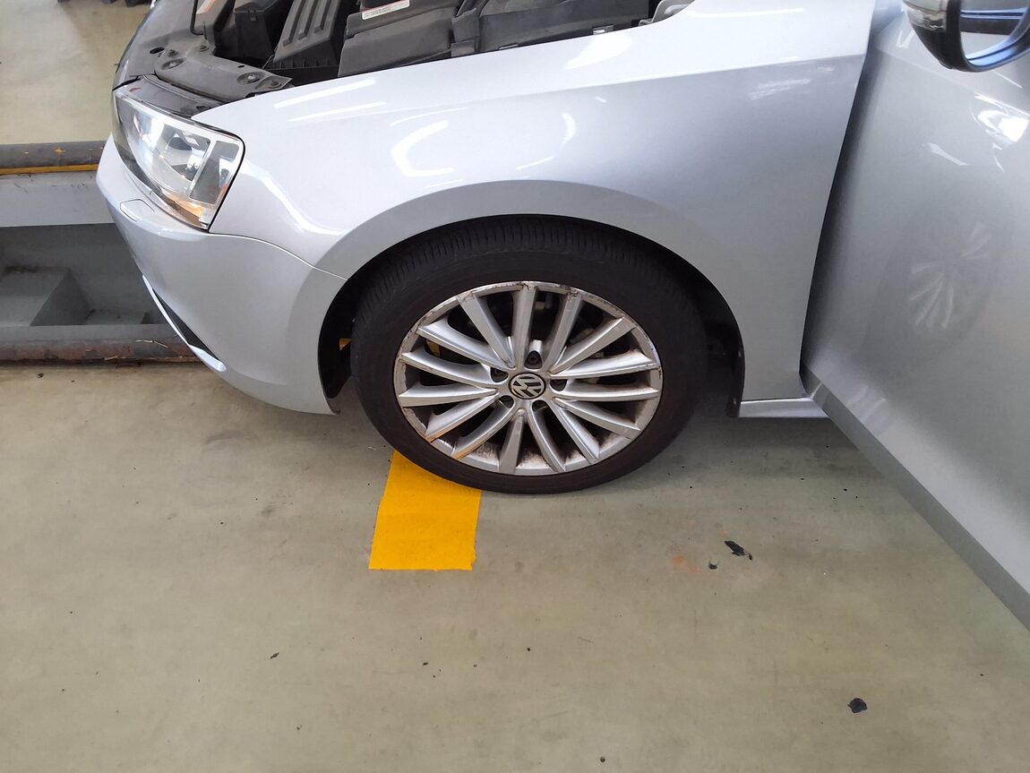 VOLKSWAGEN JETTA (6TH GEN) 1.6 TDI BLUEMOTION 2013 - zdjęcie 21