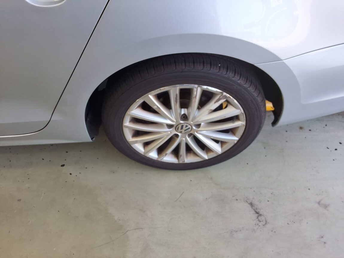 VOLKSWAGEN JETTA (6TH GEN) 1.6 TDI BLUEMOTION 2013 - zdjęcie 22