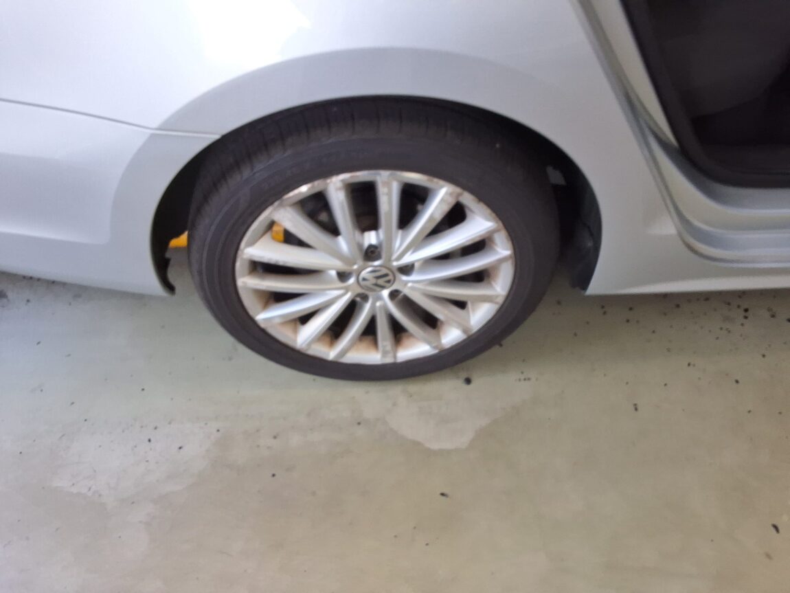 VOLKSWAGEN JETTA (6TH GEN) 1.6 TDI BLUEMOTION 2013 - zdjęcie 24