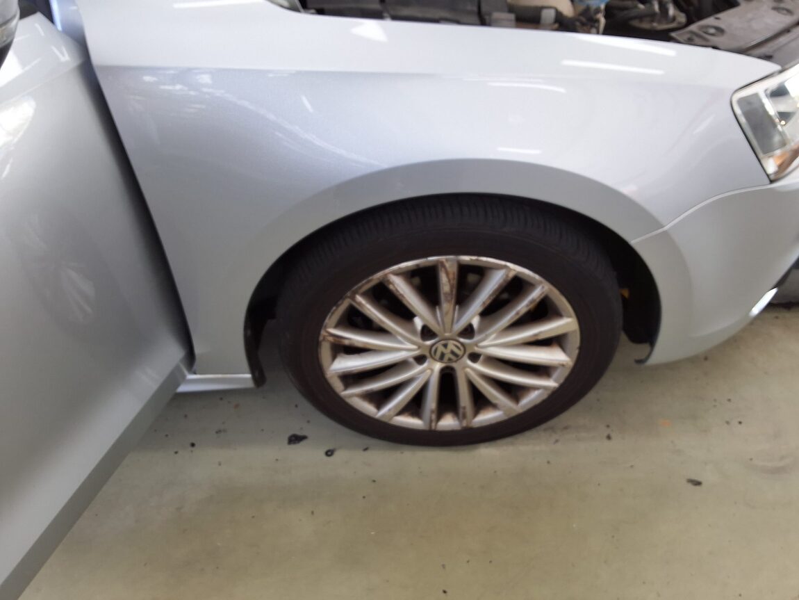 VOLKSWAGEN JETTA (6TH GEN) 1.6 TDI BLUEMOTION 2013 - zdjęcie 23
