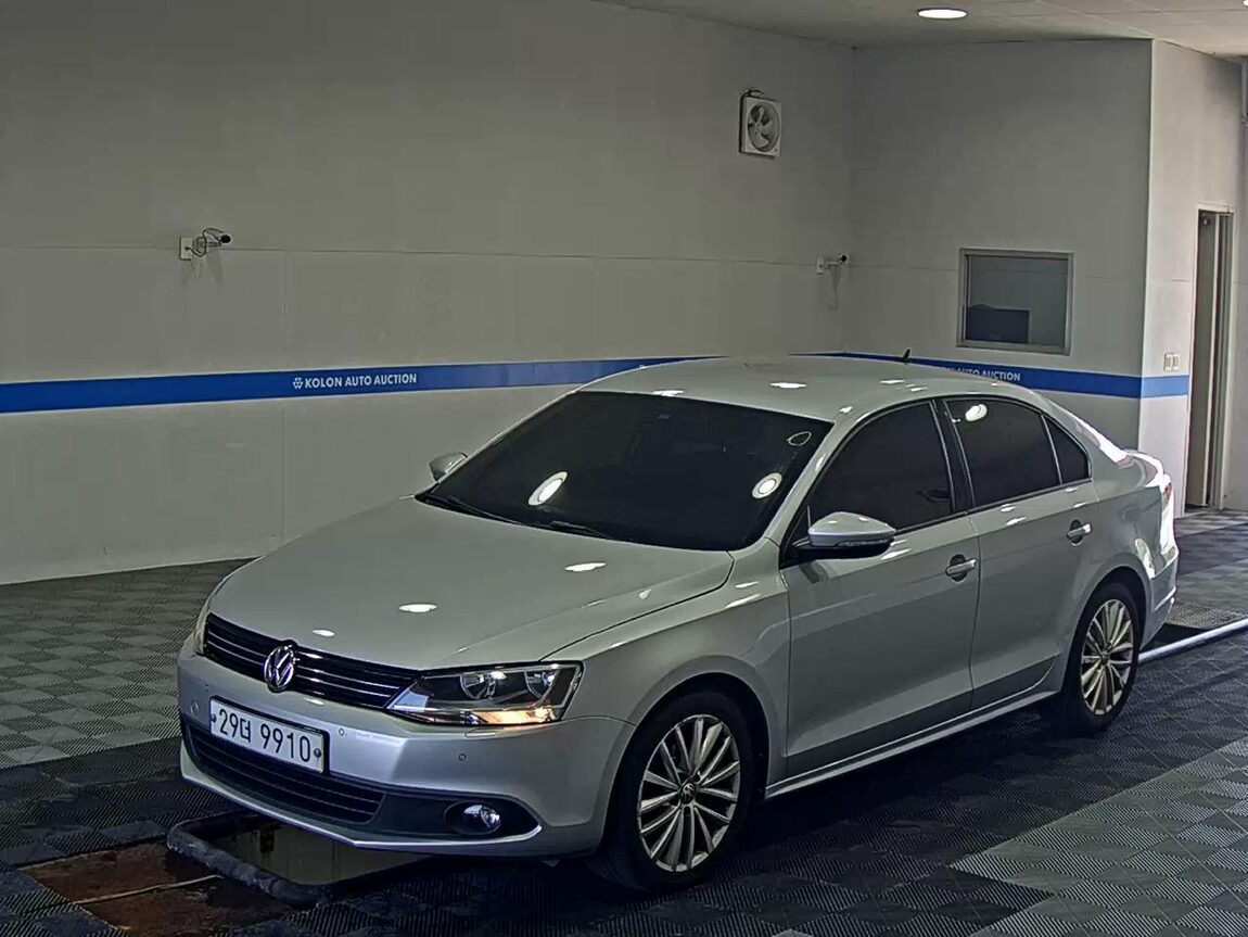 VOLKSWAGEN JETTA (6TH GEN) 1.6 TDI BLUEMOTION 2013 - zdjęcie 2
