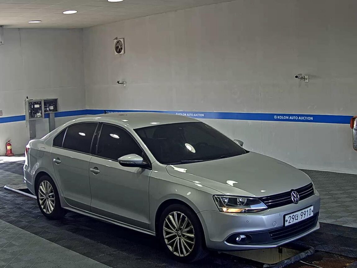 VOLKSWAGEN JETTA (6TH GEN) 1.6 TDI BLUEMOTION 2013 - zdjęcie 3