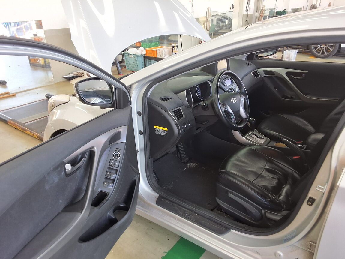 HYUNDAI AVANTE MD M16 GDi SMART 2013 - zdjęcie 10