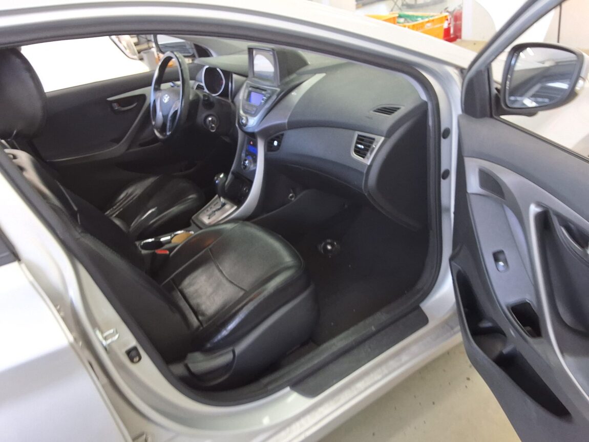 HYUNDAI AVANTE MD M16 GDi SMART 2013 - zdjęcie 14