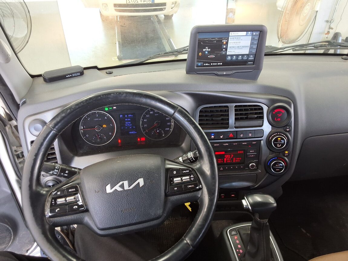 KIA THE NEW BONGO III CARGO 1 TON DOUBLE CAB EXTRA LONG WHEELBASE GLS 2022 - zdjęcie 17