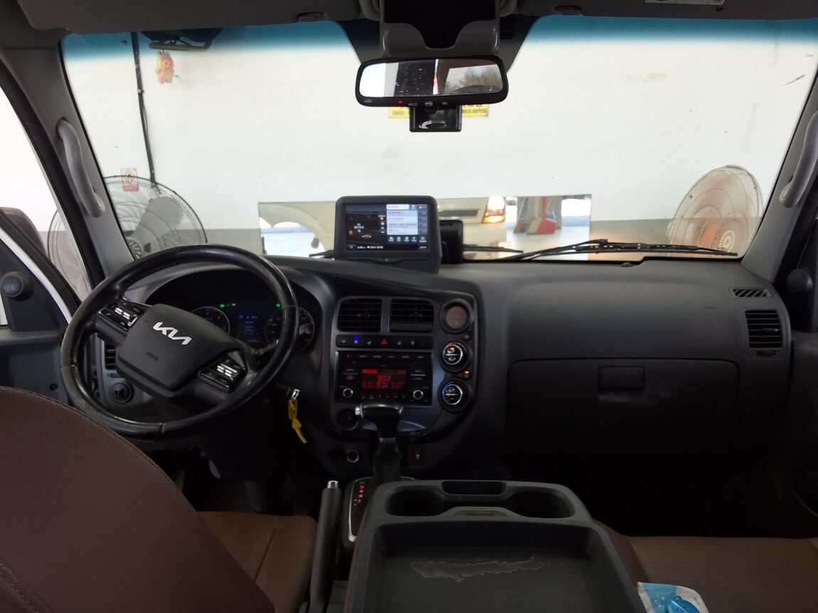 KIA THE NEW BONGO III CARGO 1 TON DOUBLE CAB EXTRA LONG WHEELBASE GLS 2022 - zdjęcie 11