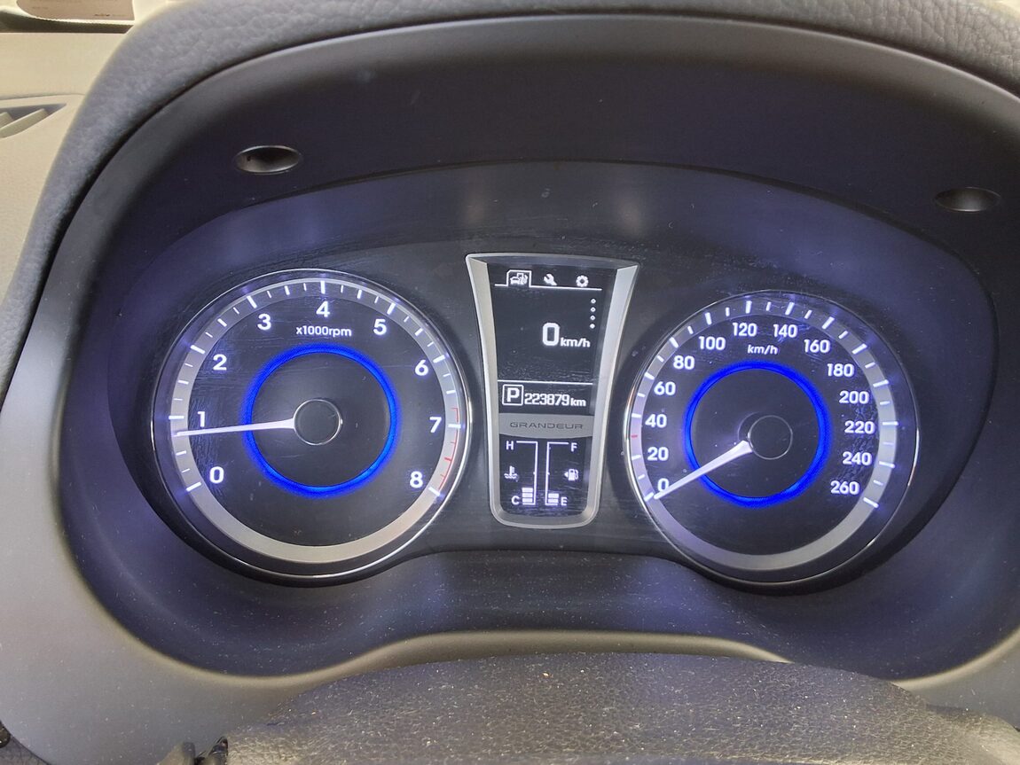 HYUNDAI GRANDEUR HG HG 240 MODERN 2016 - zdjęcie 9
