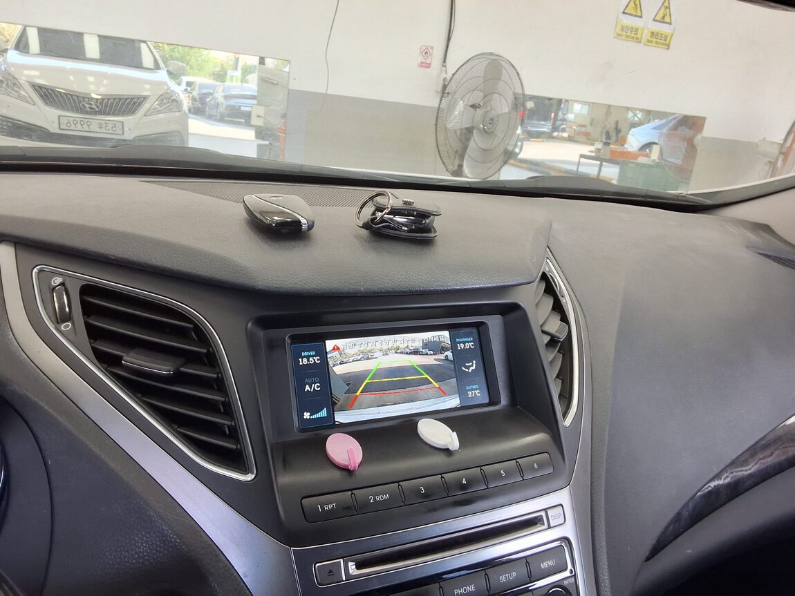 HYUNDAI GRANDEUR HG HG 240 MODERN 2016 - zdjęcie 17