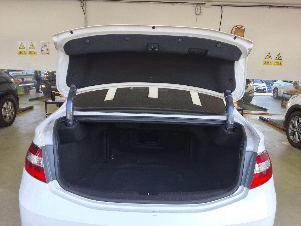HYUNDAI GRANDEUR HG HG 240 MODERN 2016 - zdjęcie 15
