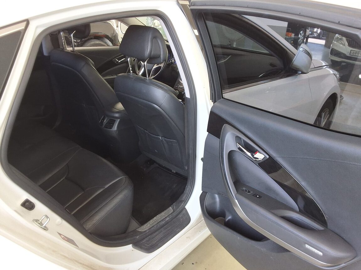 HYUNDAI GRANDEUR HG HG 240 MODERN 2016 - zdjęcie 13