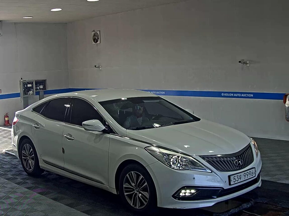 HYUNDAI GRANDEUR HG HG 240 MODERN 2016 - zdjęcie 3