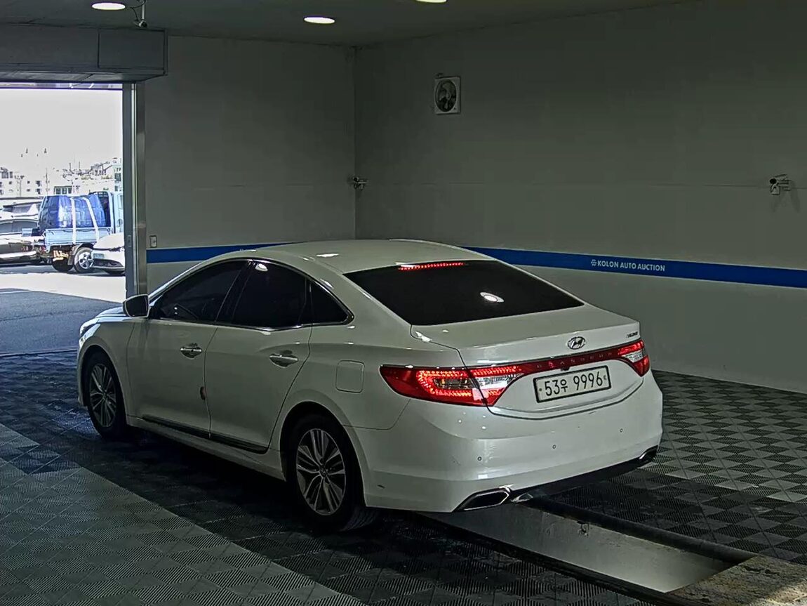 HYUNDAI GRANDEUR HG HG 240 MODERN 2016 - zdjęcie 6