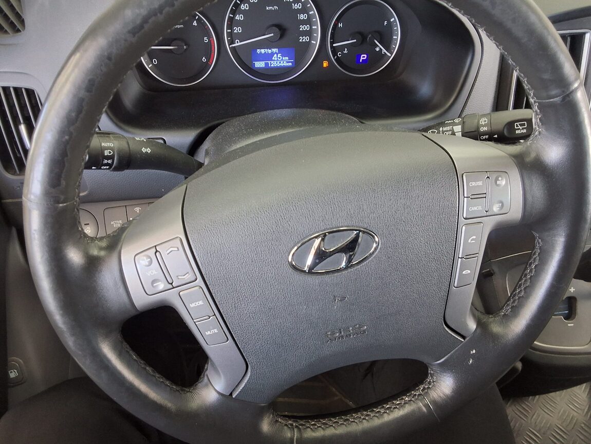 HYUNDAI THE NEW GRAND STAREX 5-SEATER DIESEL VAN MODERN 2019 - zdjęcie 17