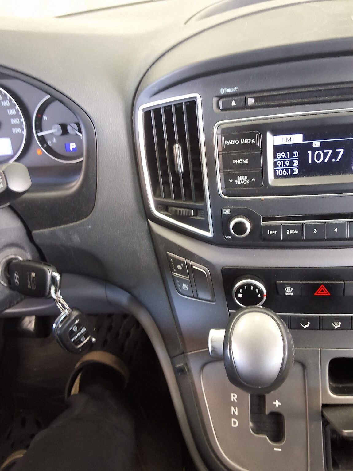 HYUNDAI THE NEW GRAND STAREX 5-SEATER DIESEL VAN MODERN 2019 - zdjęcie 18