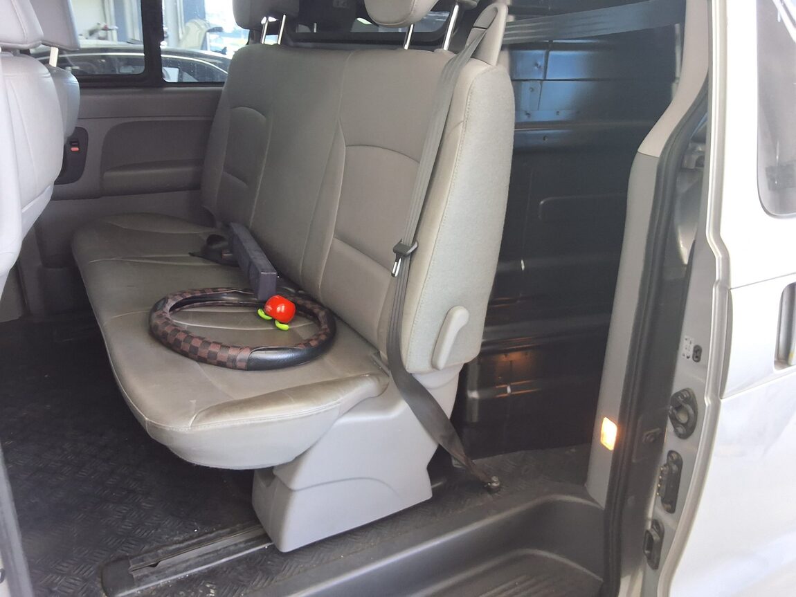 HYUNDAI THE NEW GRAND STAREX 5-SEATER DIESEL VAN MODERN 2019 - zdjęcie 12