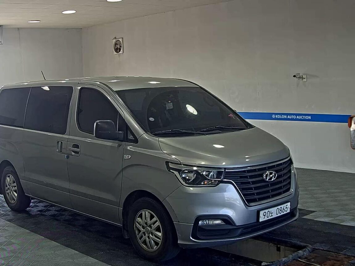 HYUNDAI THE NEW GRAND STAREX 5-SEATER DIESEL VAN MODERN 2019 - zdjęcie 3