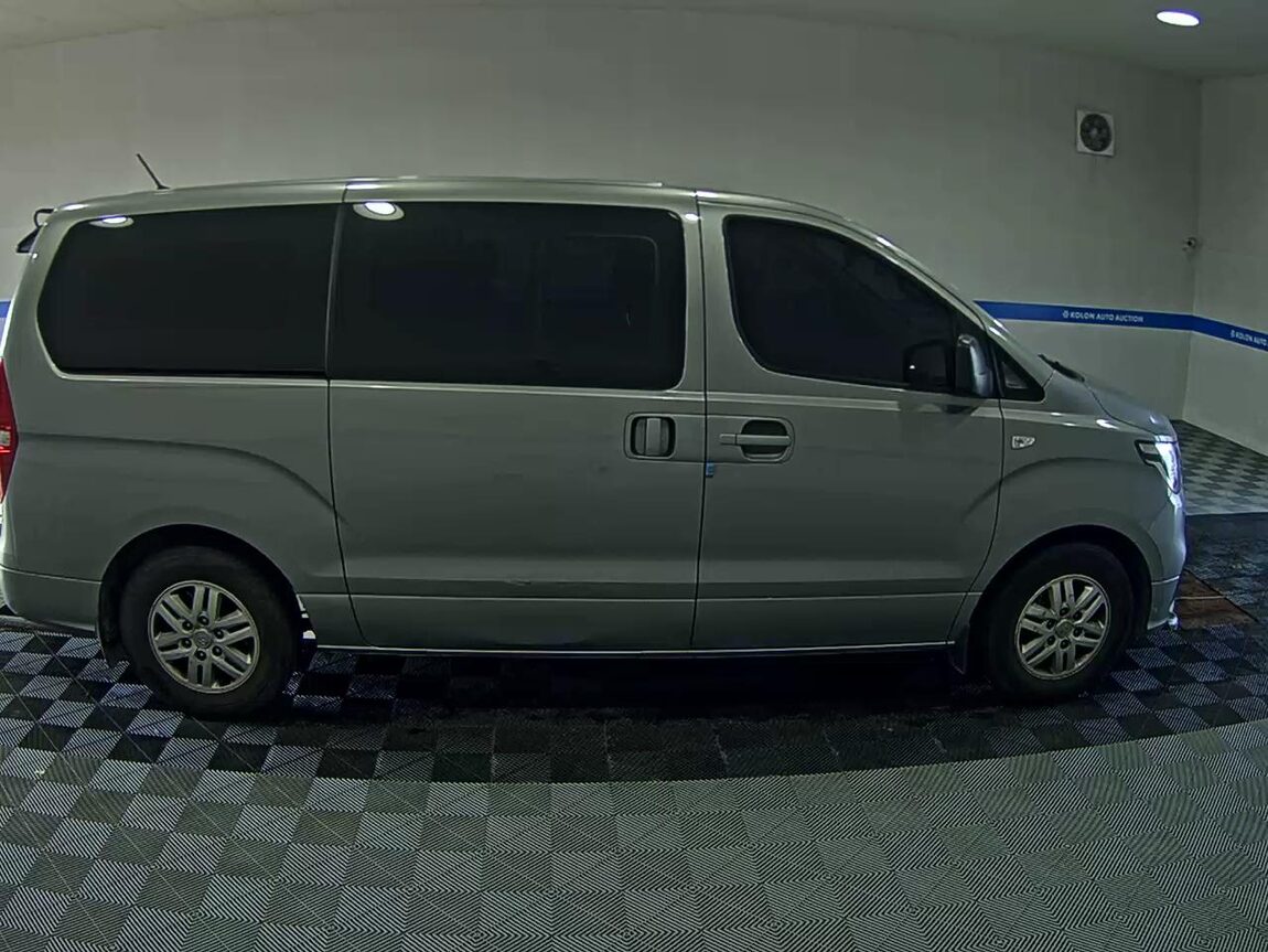 HYUNDAI THE NEW GRAND STAREX 5-SEATER DIESEL VAN MODERN 2019 - zdjęcie 4