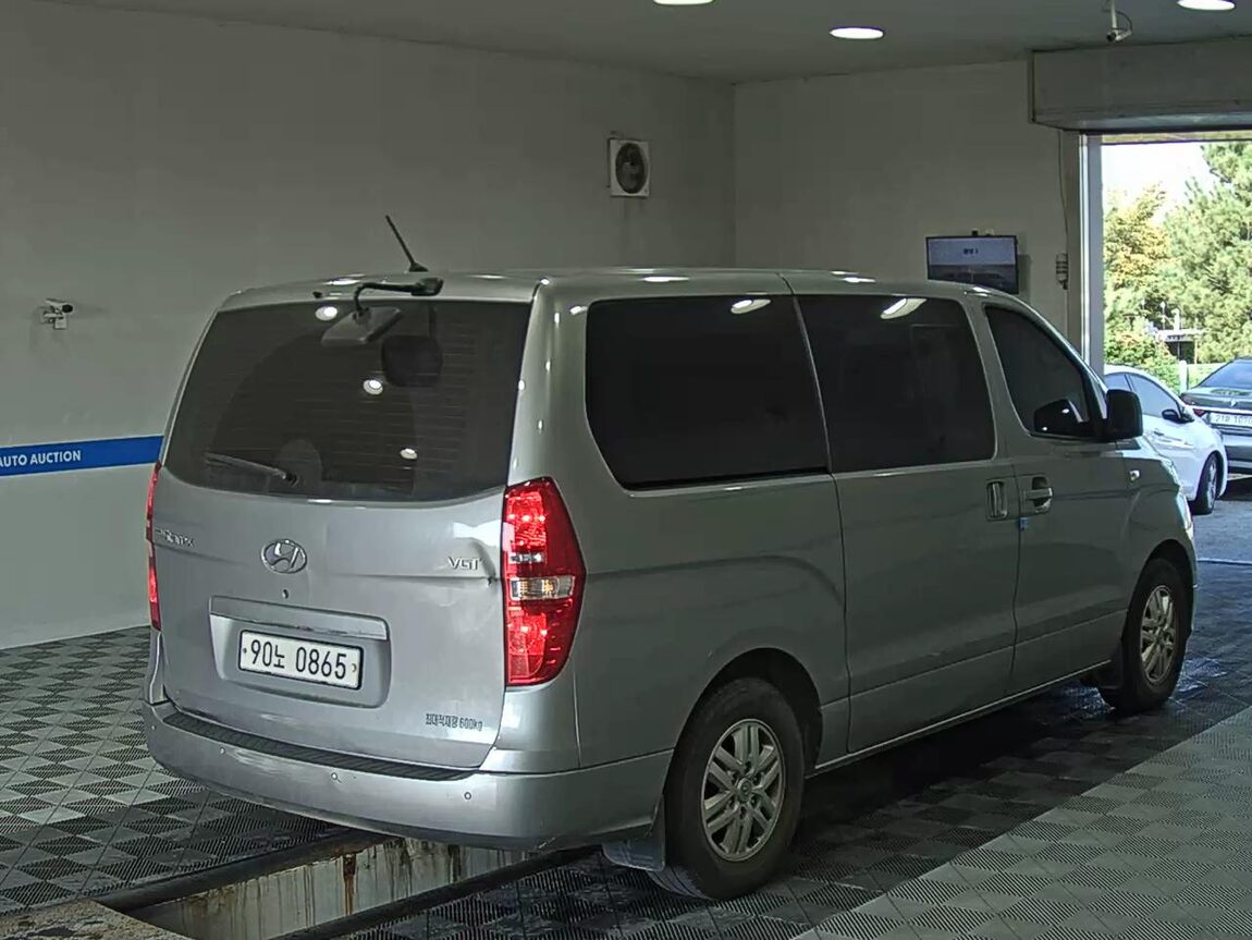 HYUNDAI THE NEW GRAND STAREX 5-SEATER DIESEL VAN MODERN 2019 - zdjęcie 5