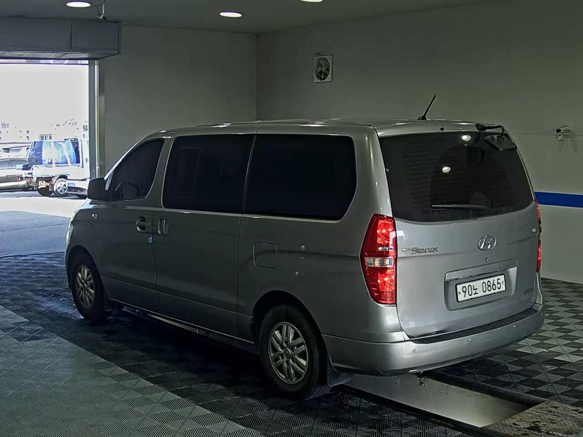 HYUNDAI THE NEW GRAND STAREX 5-SEATER DIESEL VAN MODERN 2019 - zdjęcie 6