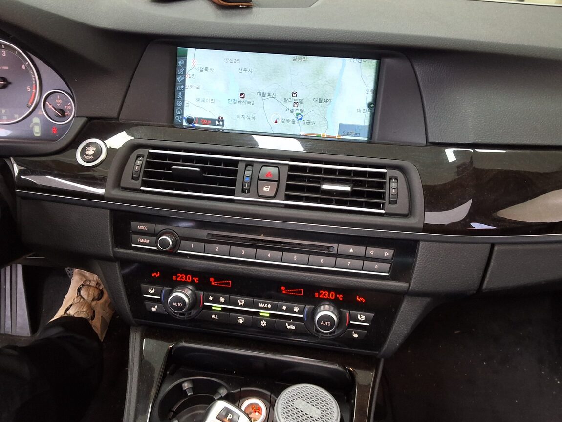 BMW 5 SERIES (6TH GEN) 520d 2010 - zdjęcie 24
