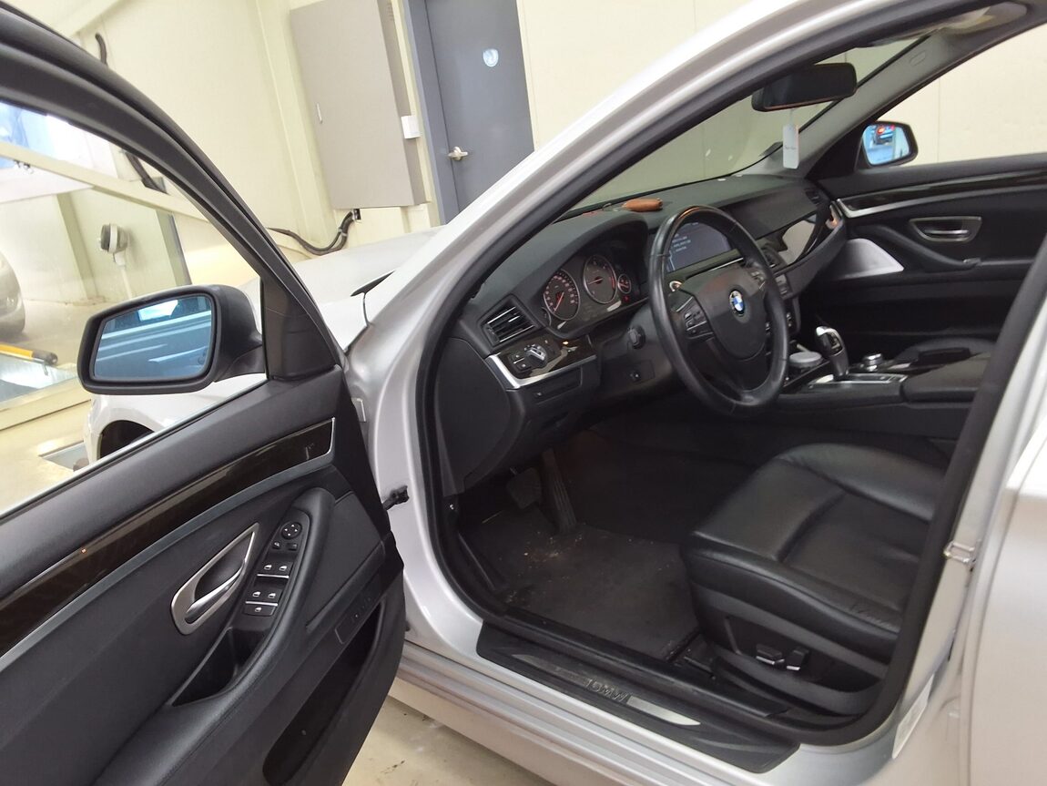 BMW 5 SERIES (6TH GEN) 520d 2010 - zdjęcie 11