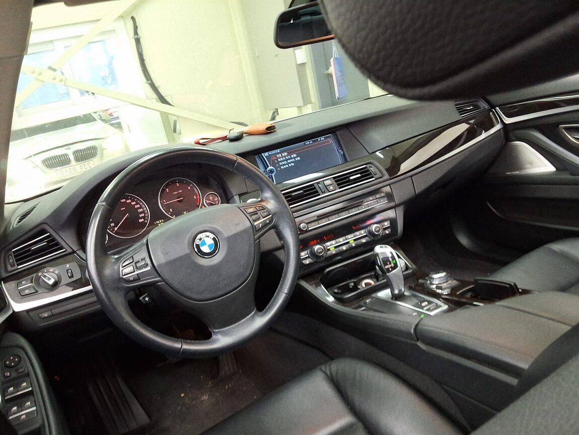 BMW 5 SERIES (6TH GEN) 520d 2010 - zdjęcie 12