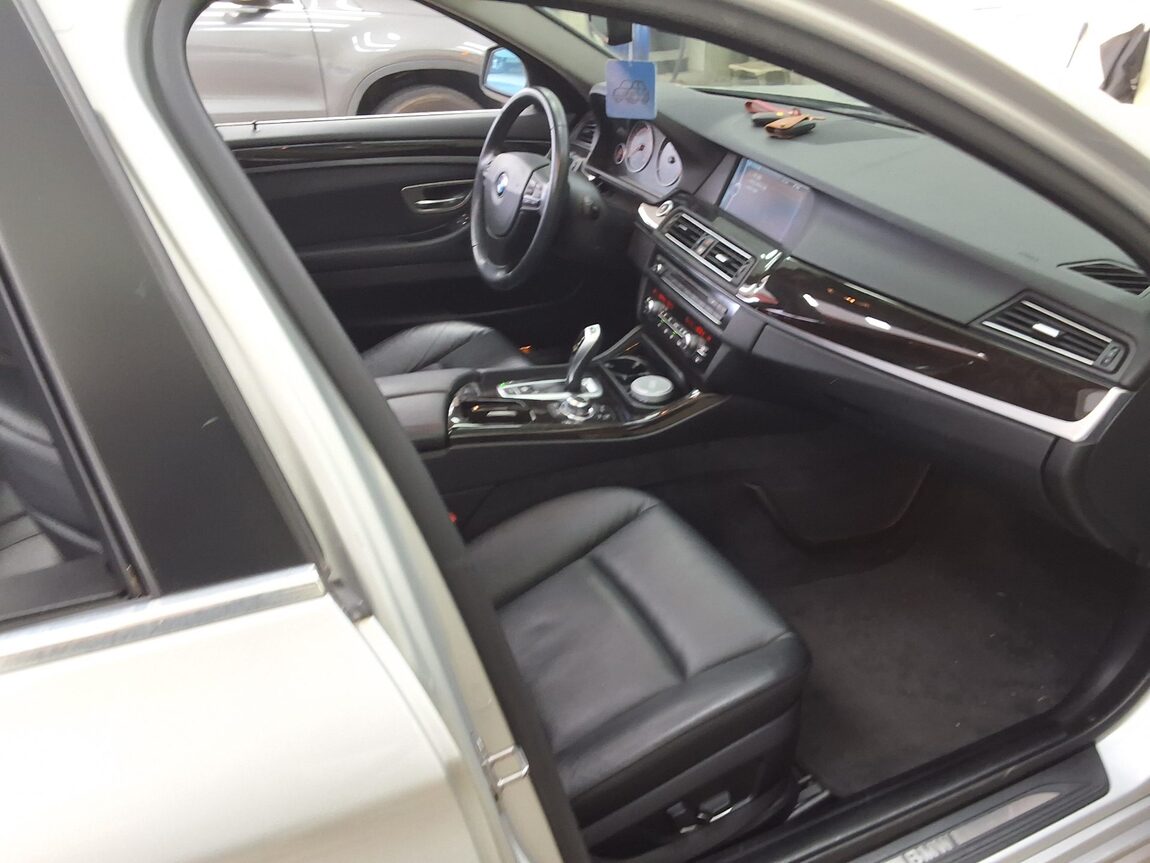 BMW 5 SERIES (6TH GEN) 520d 2010 - zdjęcie 15