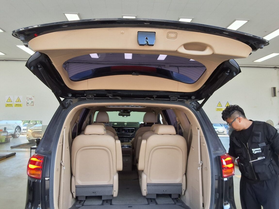 KIA THE NEW CARNIVAL 9-SEATER DIESEL NOBLESSE SPECIAL 2019 - zdjęcie 15
