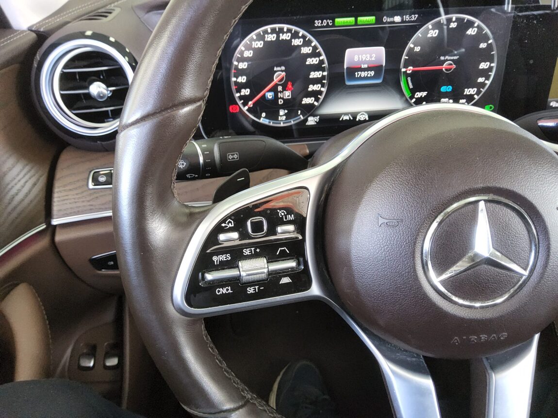 MERCEDES-BENZ E-CLASS (5TH GEN) E300e 4MATIC EXCLUSIVE 2020 - zdjęcie 17