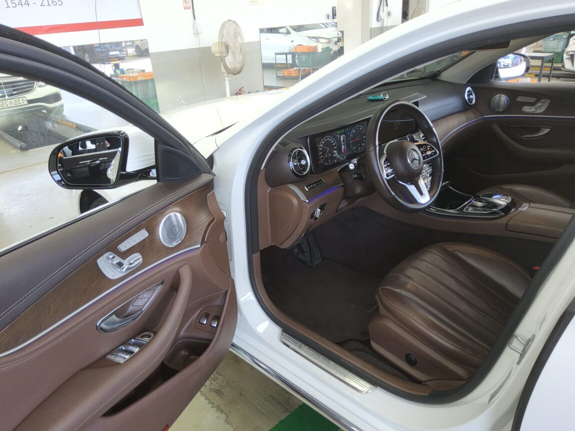 MERCEDES-BENZ E-CLASS (5TH GEN) E300e 4MATIC EXCLUSIVE 2020 - zdjęcie 10