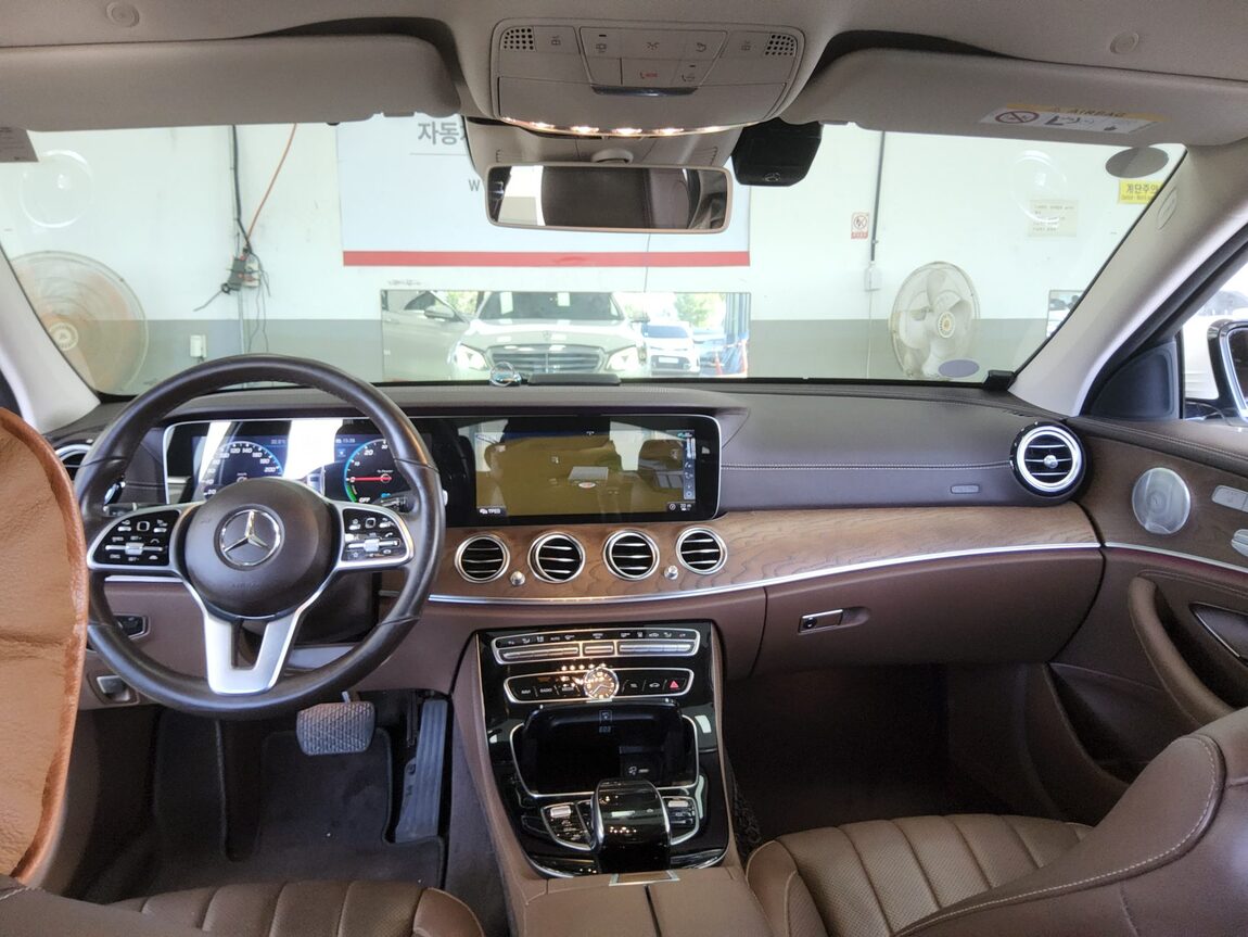 MERCEDES-BENZ E-CLASS (5TH GEN) E300e 4MATIC EXCLUSIVE 2020 - zdjęcie 11