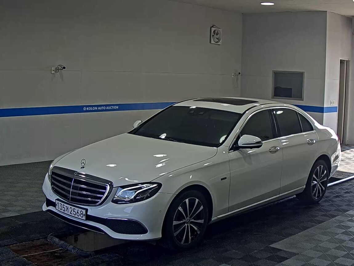 MERCEDES-BENZ E-CLASS (5TH GEN) E300e 4MATIC EXCLUSIVE 2020 - zdjęcie 2