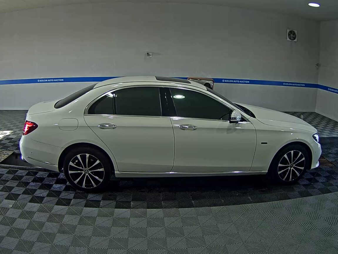 MERCEDES-BENZ E-CLASS (5TH GEN) E300e 4MATIC EXCLUSIVE 2020 - zdjęcie 4