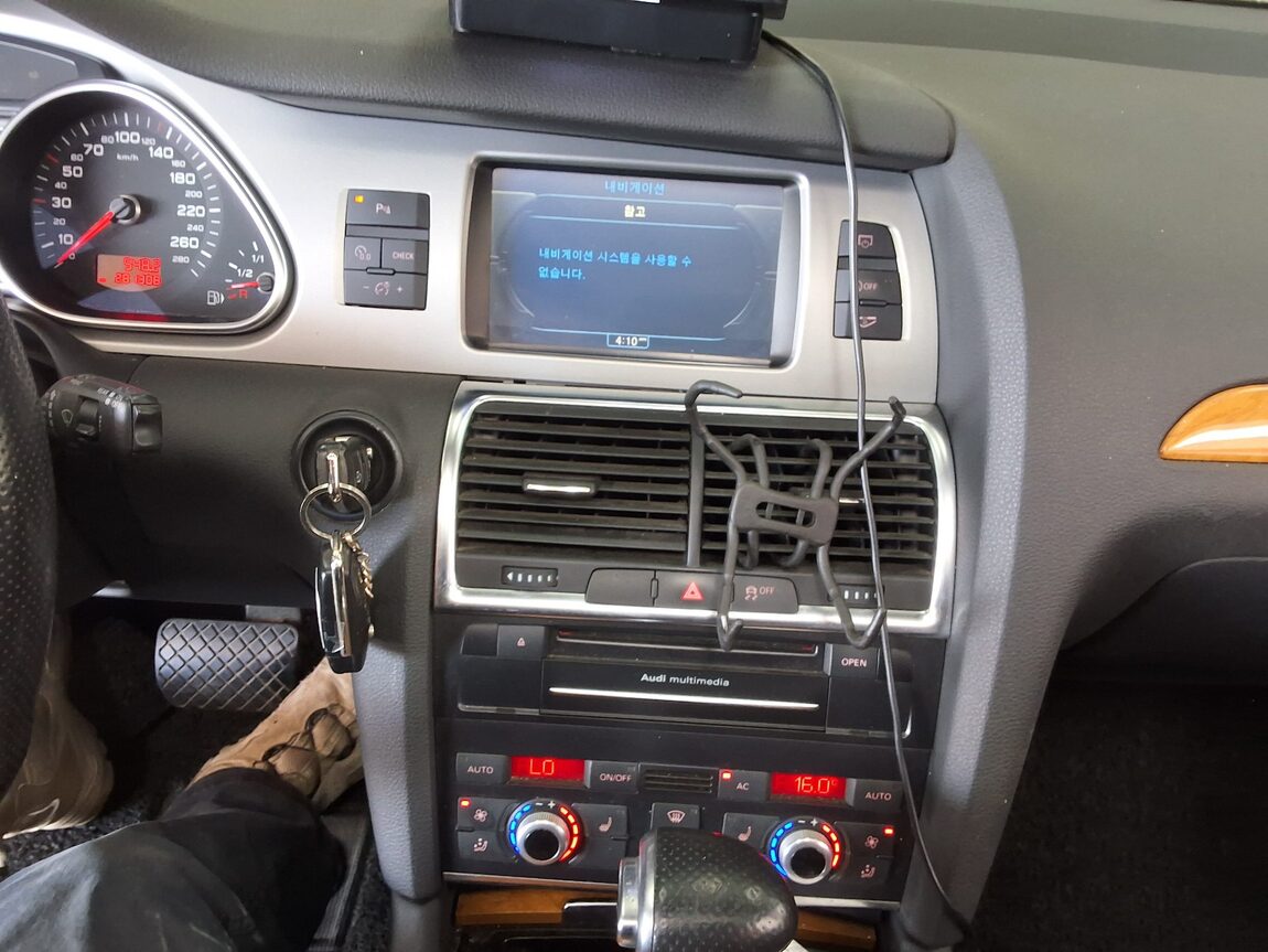 AUDI Q7 3.0 TDI QUATTRO 2011 - zdjęcie 24