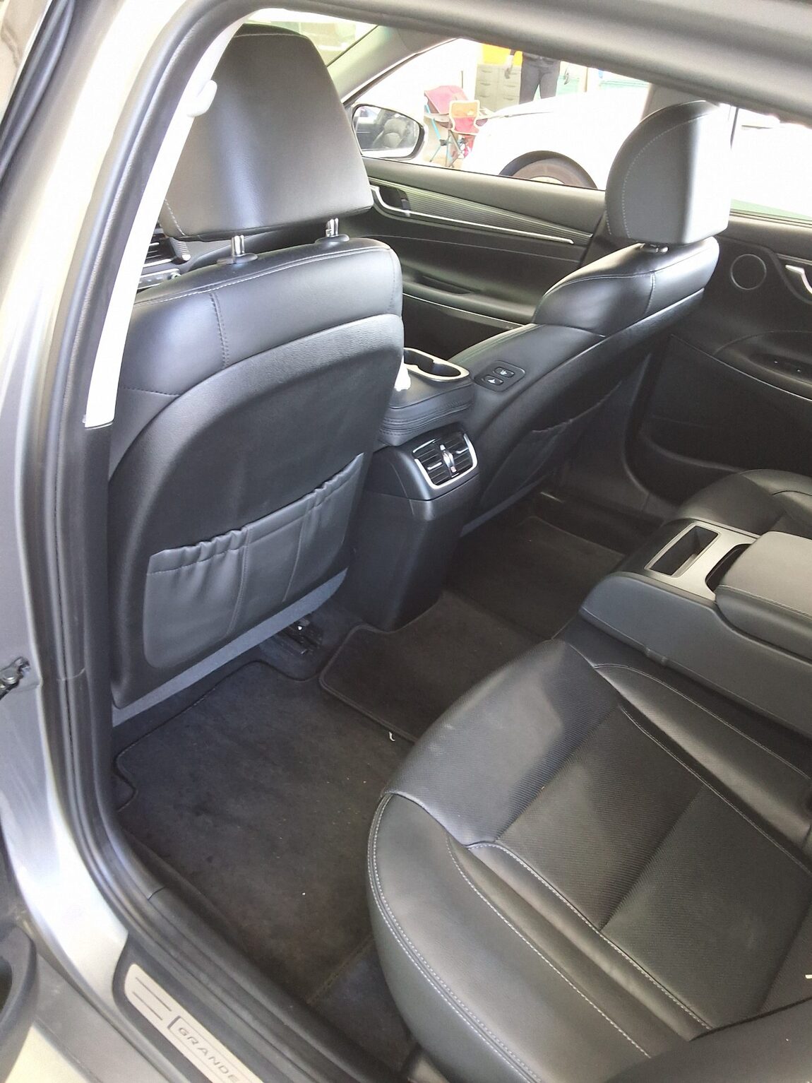HYUNDAI GRANDEUR IG 3.0 GDi EXCLUSIVE 2019 - zdjęcie 12