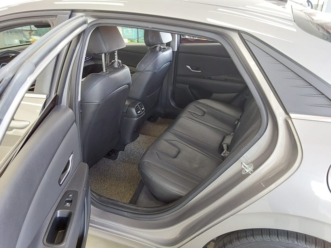 HYUNDAI AVANTE (CN7) 1.6 GASOLINE INSPIRATION 2021 - zdjęcie 12