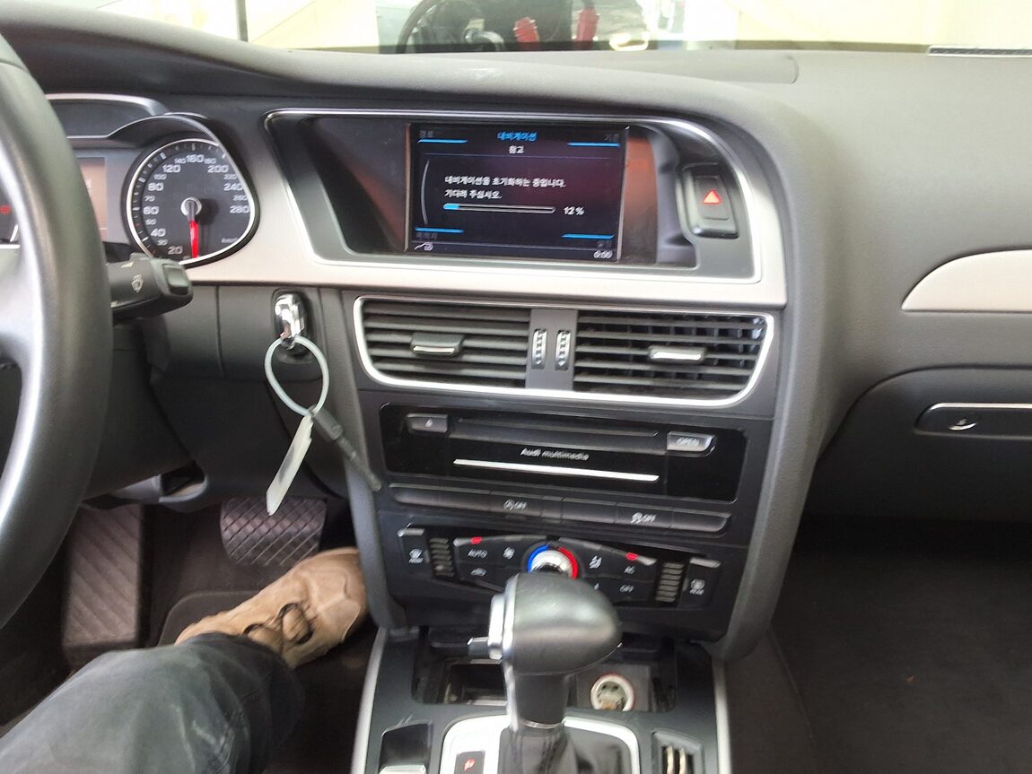 AUDI A4 (4TH GEN) 2.0 TDI 2014 - zdjęcie 24