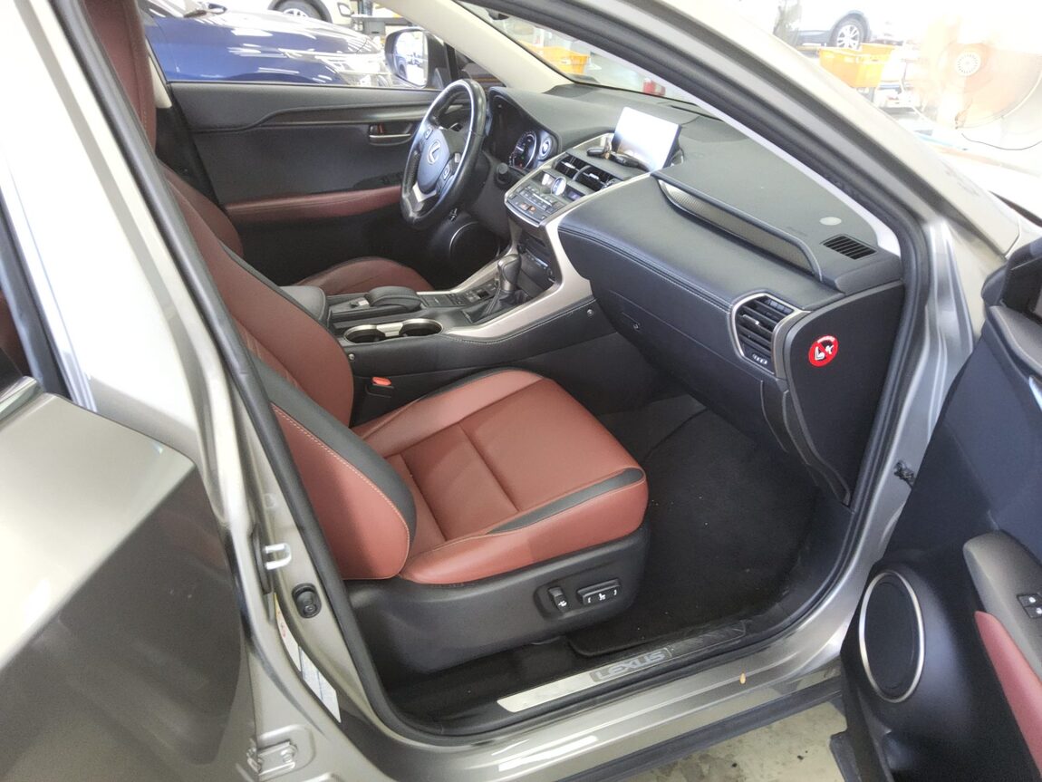 LEXUS NX 300h 2017 - zdjęcie 14