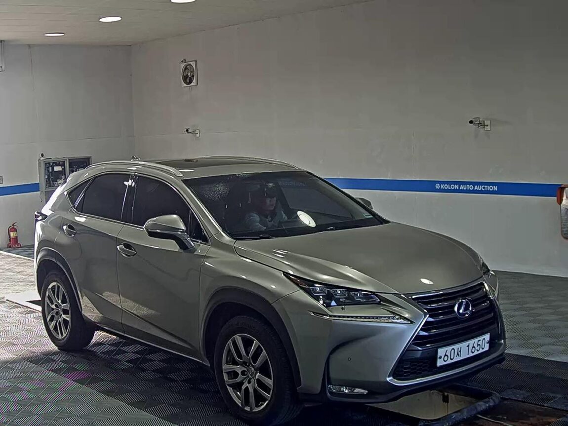 LEXUS NX 300h 2017 - zdjęcie 3