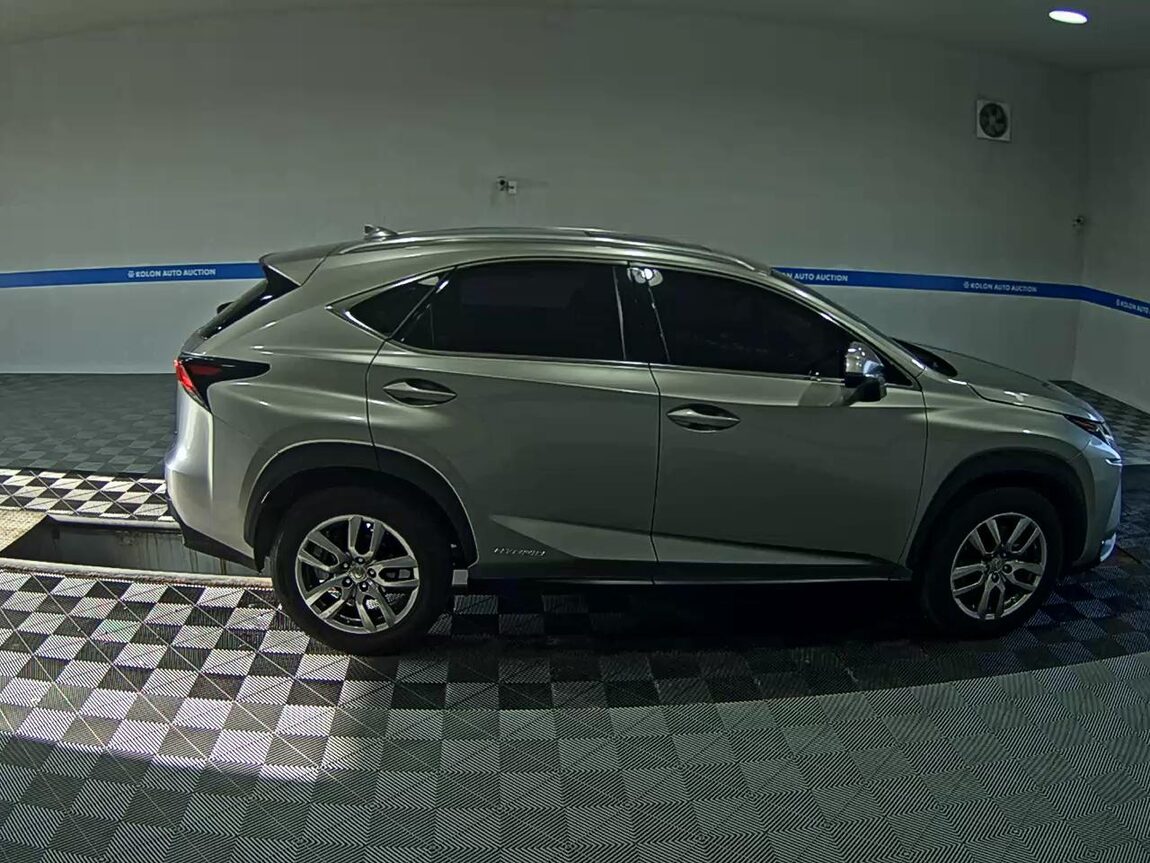 LEXUS NX 300h 2017 - zdjęcie 4