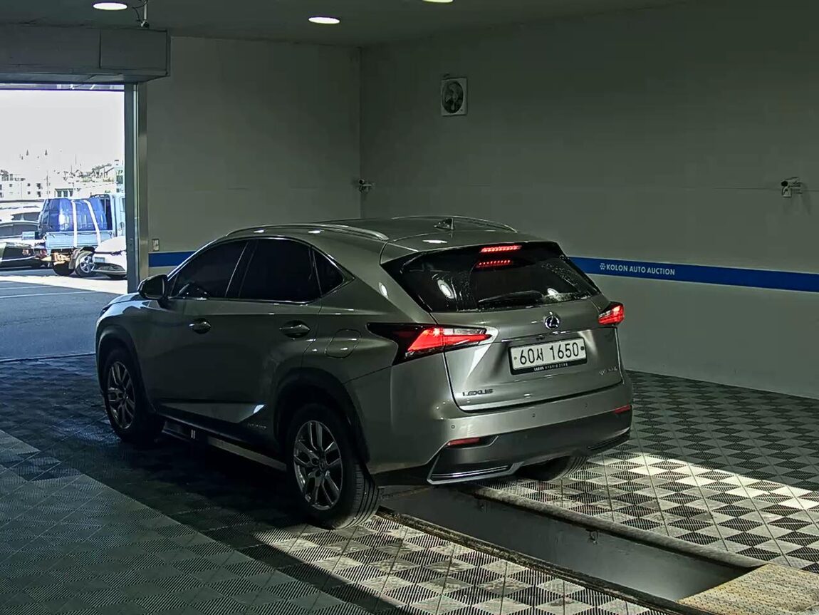 LEXUS NX 300h 2017 - zdjęcie 6